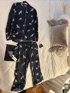 Johnny Was Dark Navy Silk Pjs with travel silk bag and Scrunchie new with tags